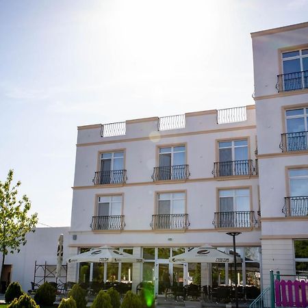 Unique Garden Hotel Брэила Экстерьер фото