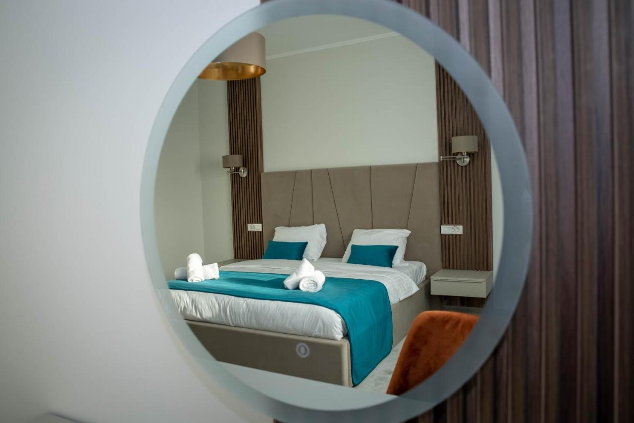 Unique Garden Hotel Брэила Экстерьер фото