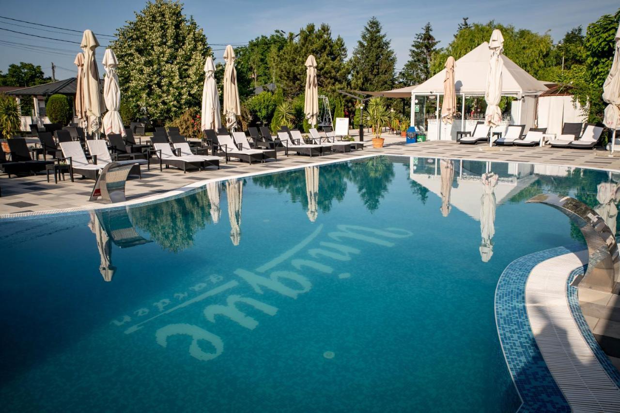 Unique Garden Hotel Брэила Экстерьер фото