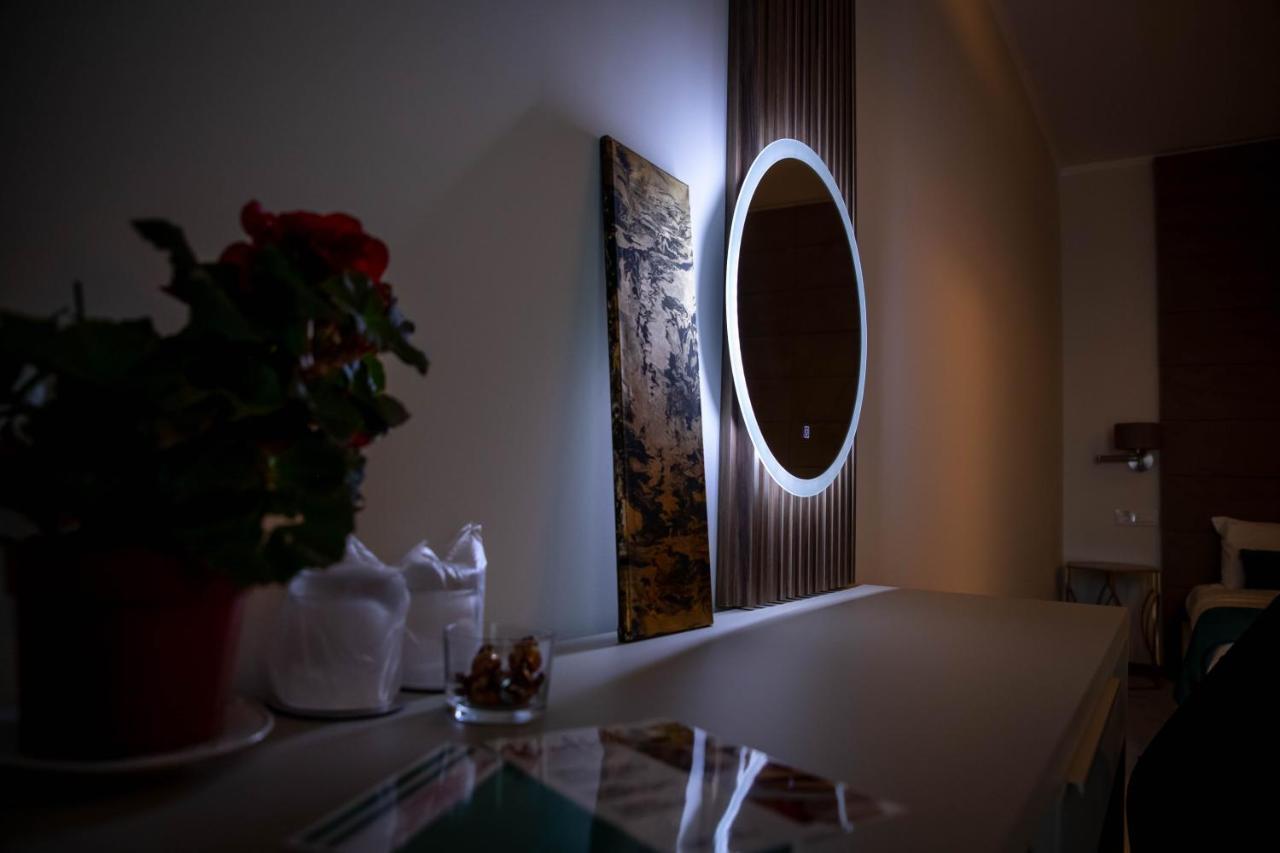 Unique Garden Hotel Брэила Экстерьер фото