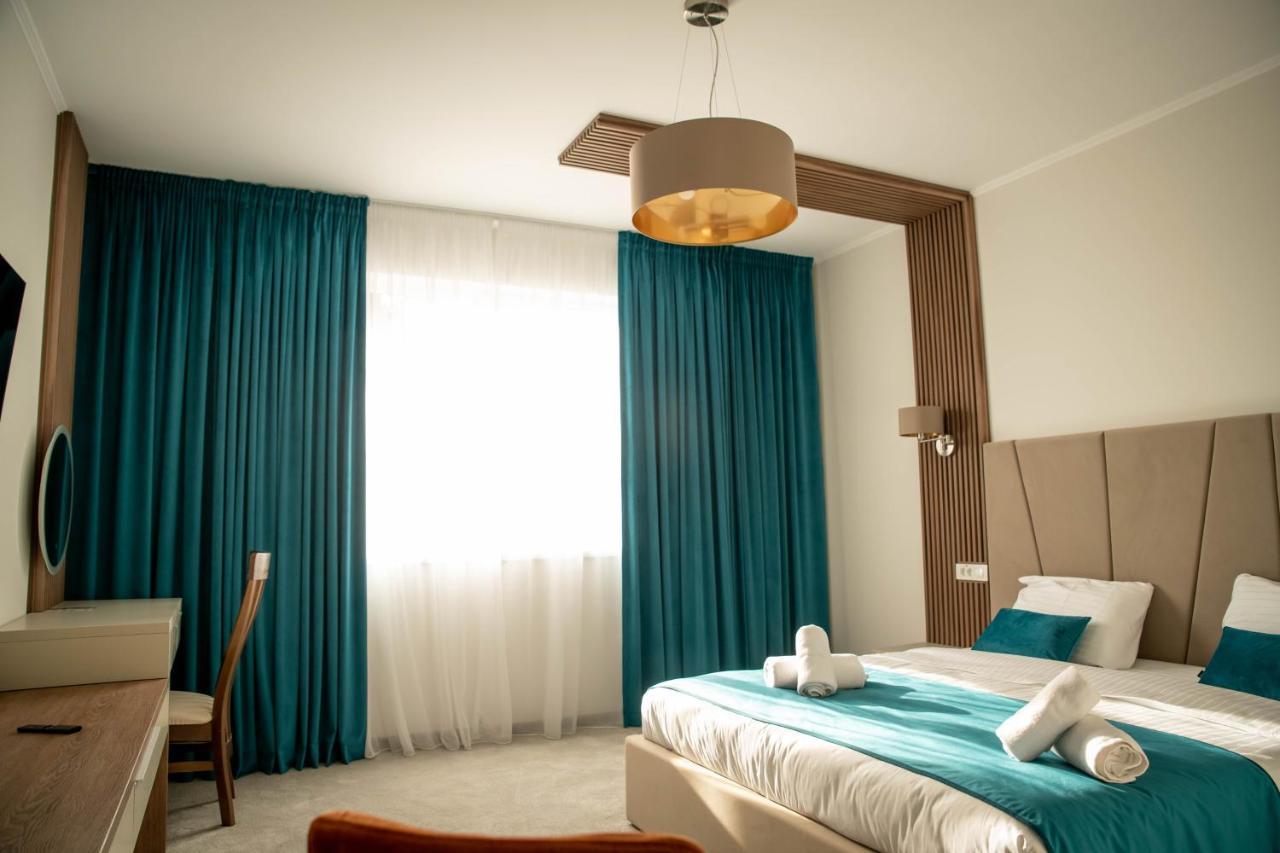 Unique Garden Hotel Брэила Экстерьер фото